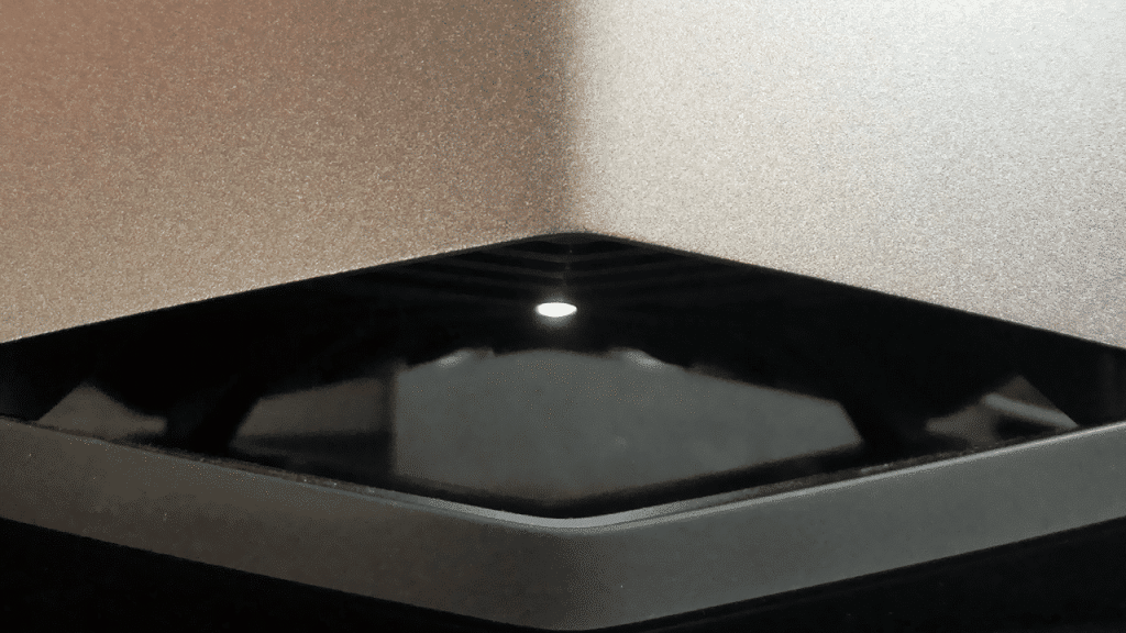 S03E04 2018 Mac Mini and Blackmagic eGPU Pro_bottom light